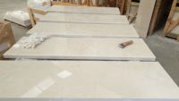 Marches et contremarches d'escalier en marbre Cem Botticino Beige Onyx, fabriquées en Turquie, finition mate, aspect poli, dalles et plaques pour sols.