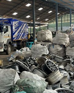 Rueda de aluminio de chatarra a granel de fábrica, cubo de rueda de coche de desecho barato, chatarra 99. 9% Precio bajo 99.9% al por mayor a buen precio a granel - Product Image 5