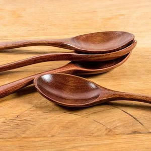 Cuillère en bois artisanale Cuisine rustique Essentiel Cuillères de cuisine en bois poli à la main Cuisine en bois par croissant artisanat - Product Image 1