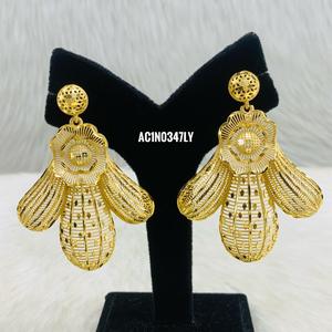 Collier tendance en laiton plaqué or avec chaîne en boîte et motif floral pour les fêtes et les mariages - Product Image 3