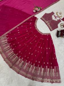 Vêtements de mariage de créateur Lehenga Choli avec fil et séquence - Product Image 2