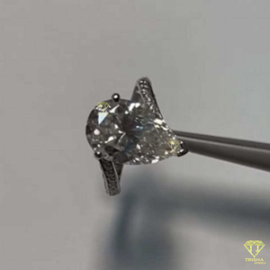 Anillo de compromiso de moissanita en forma de pera con anillo de boda de pavé curvo a juego Conjunto de anillo de novia elegante - Product Image 3