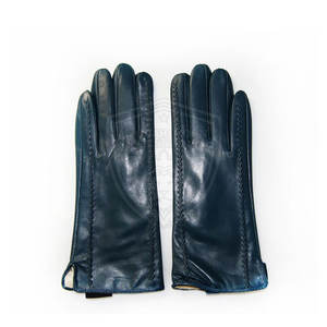 Gants en cuir élégants et chauds pour un usage quotidien doux Gants en cuir de qualité avec des coutures serrées et un extérieur lisse - Product Image 5