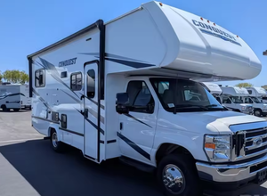 2024 2023 2021 Used Gulf Stream Conquest 6238 Luxury Camper Motorhome RV for Camping with 4-6 Passengers and One Bedroom - Product Image 3