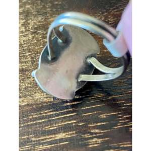 Anillo de Campeonato Navajo Hecho a Mano con Bisutería de Búfalo Blanco y Baño de Oro Rosa, Talla 7.75, Joyería de Plata Esterlina - Product Image 5