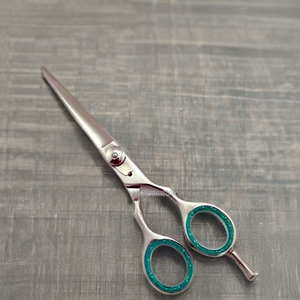 Ciseaux de barbier ergonomiques pour droitiers en acier inoxydable, manche long, finition arc-en-ciel, pour une coupe de cheveux et un coiffage précis, professionnels - Product Image 4