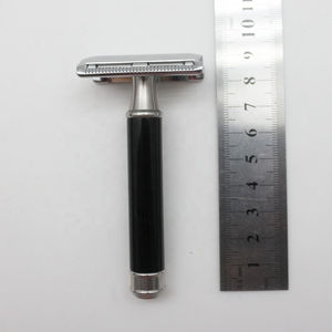 Maquinilla de Afeitar de Seguridad Tradicional para Afeitado en Húmedo con Mango de Acero Inoxidable para un Fuerte Agarre y Control - Ecológica y Reutilizable - Product Image 4