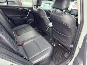 Toyota RAV4 Híbrido XLE Premium AWD 2023 Usado, Volante a la Izquierda, Techo Solar, Arranque Remoto, Asientos de Cuero, Transmisión Automática, Rines de Aleación Oscuros R17, Euro V - Product Image 2