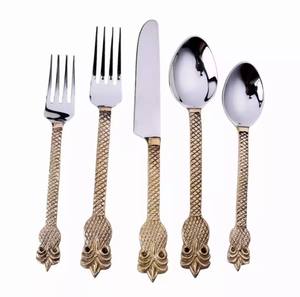 ชุดเครื่องใช้บนโต๊ะอาหารทำด้วยมือชุดเครื่องใช้บนโต๊ะอาหารสแตนเลสขัดเงาพร้อมที่จับสีทองสำหรับร้านอาหารและโรงแรม - Product Image 1