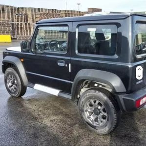 Suzuki Jimny GL SUV 2023 Usado en Buenas Condiciones, Diésel Turbo Automático, 25001-50000 Millas, Asientos de Cuero, Techo Solar, en Venta - Product Image 4