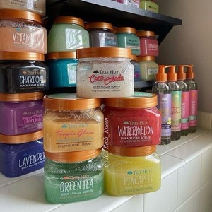 Gommage corporel très vendu à la fragrance de théier, au beurre de karité naturel et à la vitamine E, exfoliant pour tous types de peau, pour une peau éclatante - Product Image 1