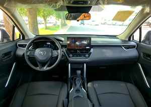 NOUVEAU 2025 TOYOTA COROLLA CROSS ELITE + 4.0L 5 PLACES 0 KM 199 CV 4 CYLINDRES TRANSMISSION AUTOMATIQUE - Product Image 2