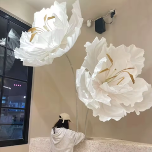 J-016 Ramo de Tulipanes de Organza Hecho a Mano y Personalizado, Instalación Floral Gigante, Decoración para Tiendas de Ropa, Decoraciones para Escenarios - Product Image 1