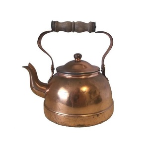 Hervidor de cobre pulido con pico y mango funcional perfecto para preparar té o mejorar la decoración clásica del hogar - Product Image 1