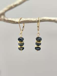 Vente en gros de boucles d'oreilles pendantes en argent sterling 925 de créateur, tourmaline noire brute, pierre précieuse naturelle plaquée or, cadeau de bijouterie en vrac - Product Image 3