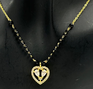 Colgante Mangalstra de Plata 925 con Cuentas Negras en Forma de Corazón y Hermosos Diamantes - Product Image 1