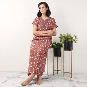 Evolove Camisón Maxi de Viscosa Súper Suave para Mujer, Cómodo Vestido de Noche de Popelina ODM con Bolsillo, Talla XS, Ropa de Casa - Product Image 1