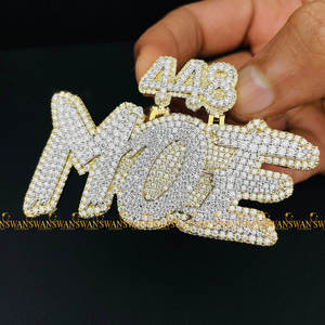 Un hermoso Diamante de moissanita de corte brillante redondo de Plata de Ley 925 totalmente helado con colgante de estilo Hip Hop con letras - Product Image 4