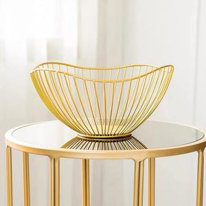 Elegante cesta de frutas de metal con diseño minimalista hecha a mano en metal de calidad superior disponible en tamaños personalizados para hogares modernos - Product Image 4