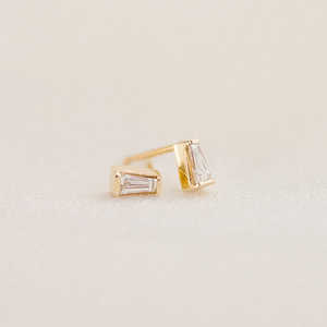 Pendientes de tuerca solitarios para mujer con moissanita de corte Baguette, diseño elegante de tuerca para un aspecto elegante - Product Image 1