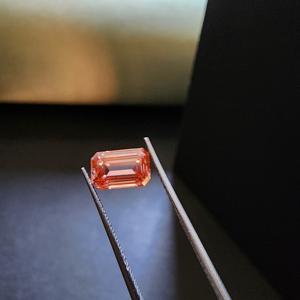 Diamante Cultivado en Laboratorio CVD de 1.00ct, Certificado IGI, Corte Esmeralda Rosa Intenso Vívido, para Cada Ocasión - Product Image 4