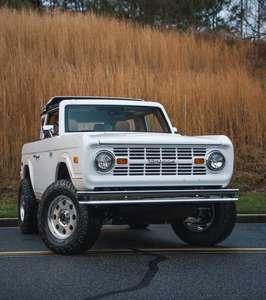 Bronco Clásico Moderno Usado de Origen Estadounidense, Gasolina, Manual, en Venta - Product Image 2