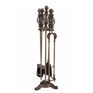 Outils de cheminée en fer noir fabriqués à la main avec des caractéristiques pratiques et un look raffiné adaptés aux styles de maison classiques - Product Image 1