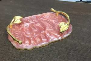 Bandeja de resina con mango acrílico para uso en la cocina o como regalo - Product Image 3