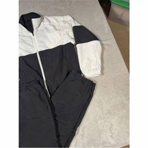 2025 ropa de calle con logotipo personalizado tela tejida tubería blanca bolsillos con cremallera 2 piezas conjunto chándales rompevientos para hombres - Product Image 4