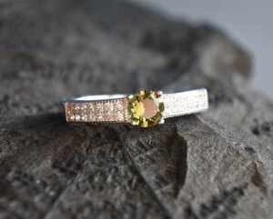 Auténtico anillo de piedras preciosas de moldavita checa joyería elegante de plata esterlina para bodas y eventos - Product Image 4