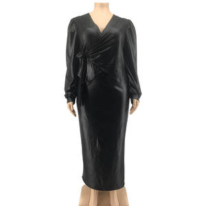 แฟชั่นฤดูใบไม้ร่วงใหม่ เสื้อเบลเซอร์ผู้หญิง ผ้าโพลีเอสเตอร์ 100% กันยับ ทรงปกติ ความยาวปานกลาง ผ้าซาติน ตกแต่งกระดุม สีพื้น - Product Image 4