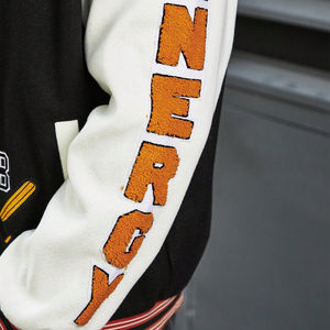 แจ็กเก็ตเบสบอลมหาวิทยาลัยสีตัดกันทรงหลวมสำหรับผู้ชายดีไซน์ใหม่ล่าสุดสวมใส่ง่าย - Product Image 4