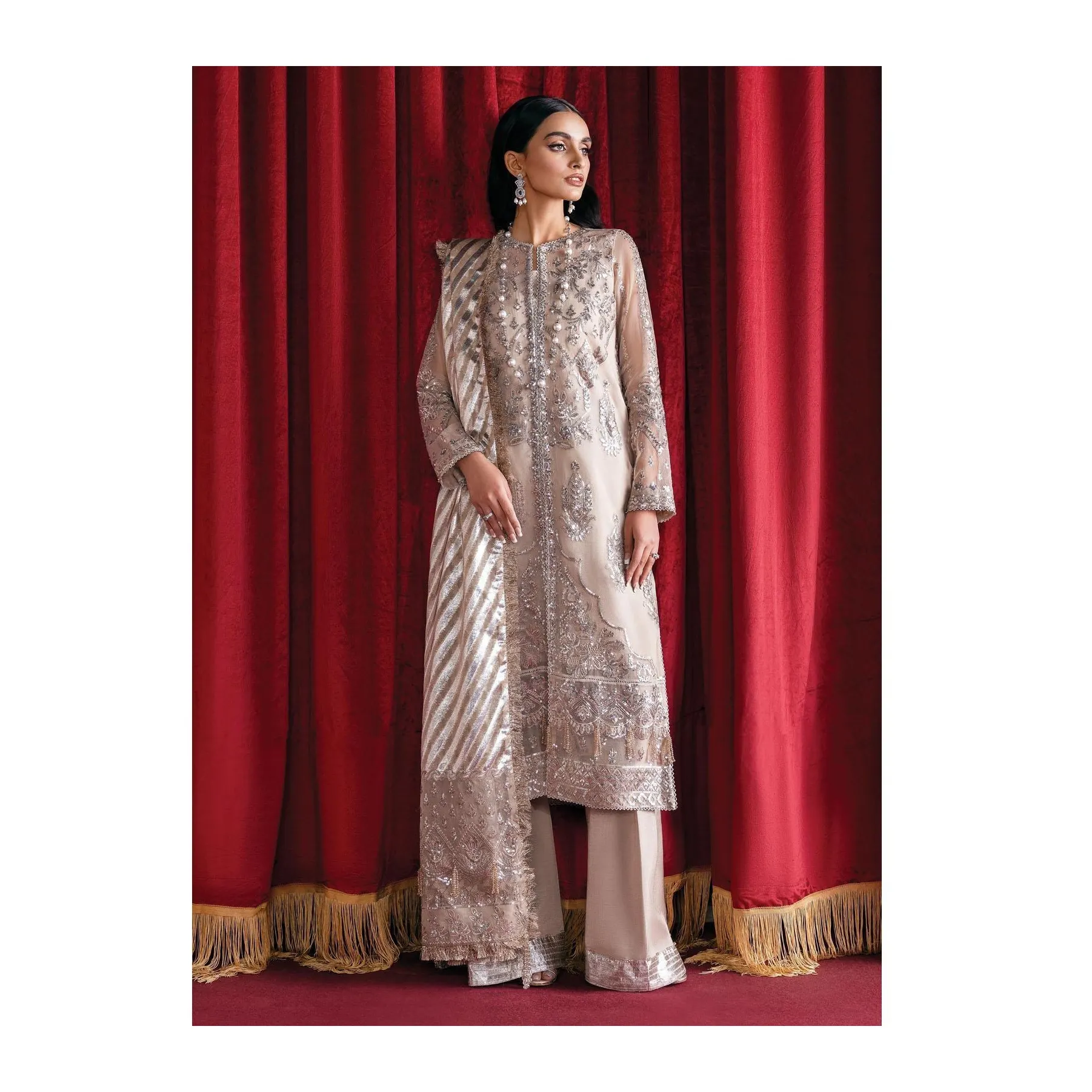 بدلات باكستانية وهندية دوباتا شالوار كميز على قماش العشب ملابس رسمية للبيع للمنتج