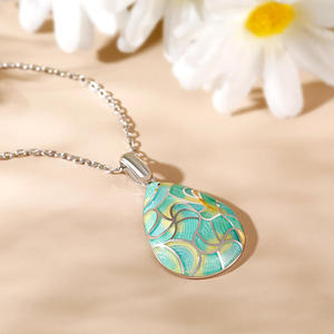Collier Jeulia Fille Du Vent en émail, argent sterling, chaîne en laiton plaqué or et rhodium - Product Image 5