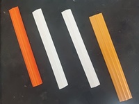 Profilé d'extrusion en PVC rigide de haute qualité pour la décoration intérieure, les panneaux de meubles, les bordures de plafond et les cadres de portes