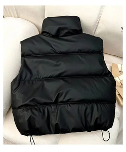 Chaqueta acolchada gruesa y cálida diseñada para actividades al aire libre en climas fríos con relleno interior suave y caparazón duradero. - Product Image 5