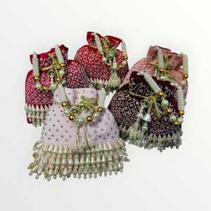 กระเป๋าถักลายจากนักออกแบบ - Product Image 3