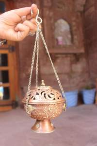 Quemador de incienso de latón Premium con brillo vintage, perfecto para cocinas tradicionales, interiores de lujo, casas, villas y hoteles - Product Image 4