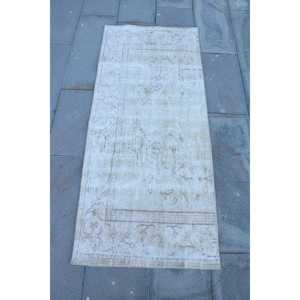 พรมวินเทจขนาดเล็ก 2.3x5.4 ฟุต พรมขนสัตว์สีขาวแบบต่อผ้าสไตล์ตุรกี - Product Image 1