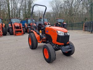 Tracteur Kubota à quatre roues motrices de haute qualité, tracteur hydrostatique Kubota B2261H avec moteur diesel 4 cylindres, tracteur compact - Product Image 2