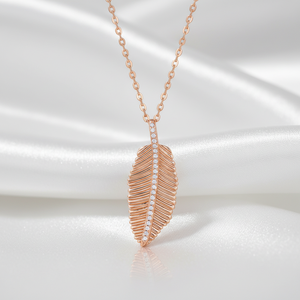 Collier élégant en argent sterling 925 avec pendentif plume en moissanite, design feuille texturé unique et tendance pour femme, bijoux de fiançailles - Product Image 5