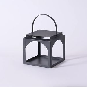 Lampe à vent suspendue en métal, couleur dorée, avec couleur personnalisable pour Noël, dimensions : 15,24 x 12,7 x 17,78 cm - Product Image 5