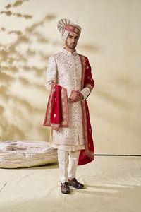 IMPRESIONANTE RESHAM HILOS BORDADOS EN ORO ROSA NOVIO SHERWANI Y PANTALÓN CON CUENTAS DE CRISTAL EMBELLECIDAS, TRABAJO DABKA = 2024 - Product Image 2