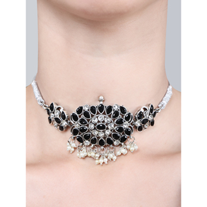 Collar de Aleación de Zinc Oxidado en Blanco y Negro con Diseño de Flores Doradas y Números, Cadena Religiosa Moderna para Bodas con Imitación de Diamantes - Product Image 4