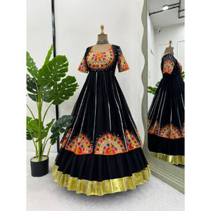 Costume Salwar de style robe noire | Navratri et vêtements de fête pour femmes | Approvisionnement en vrac à prix d'usine - Product Image 1