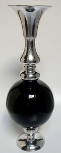 Top Selling Iron Made 11.5" Inch Flower <b>Vase</b> Customized for Indoor Outdoor Decorations Solid Metal Flower Pot and Flower <b>Vase</b> - Product Image 6