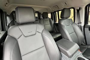 รถยนต์อเนกประสงค์ INEOS AWD ปี 2024 เบาะหนัง ล้อแม็ก R18 ไมล์น้อย เกียร์อัตโนมัติ พวงมาลัยซ้าย สีเข้ม สภาพดี - Product Image 4