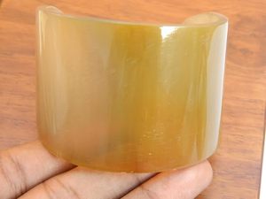 Gemelos de botón de cuerno natural hechos a mano personalizados, accesorio de moda para mujeres y niñas al precio más barato de HF CRAFTS - Product Image 3