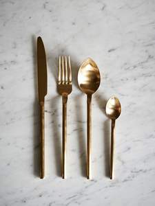 Juego de Cubiertos de Metal Hechos a Mano que Ofrece un Toque Artístico Único a los Ambientes de Comedor, Hogares, Cocinas, Restaurantes y Eventos - Product Image 5