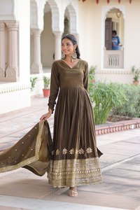 Vestido Salwar Kameez / Anarkali Tradicional de 3 Metros de Largo con el Diseño Más Atractivo, a Precio de Mayoreo de SIE 2026 - Product Image 3